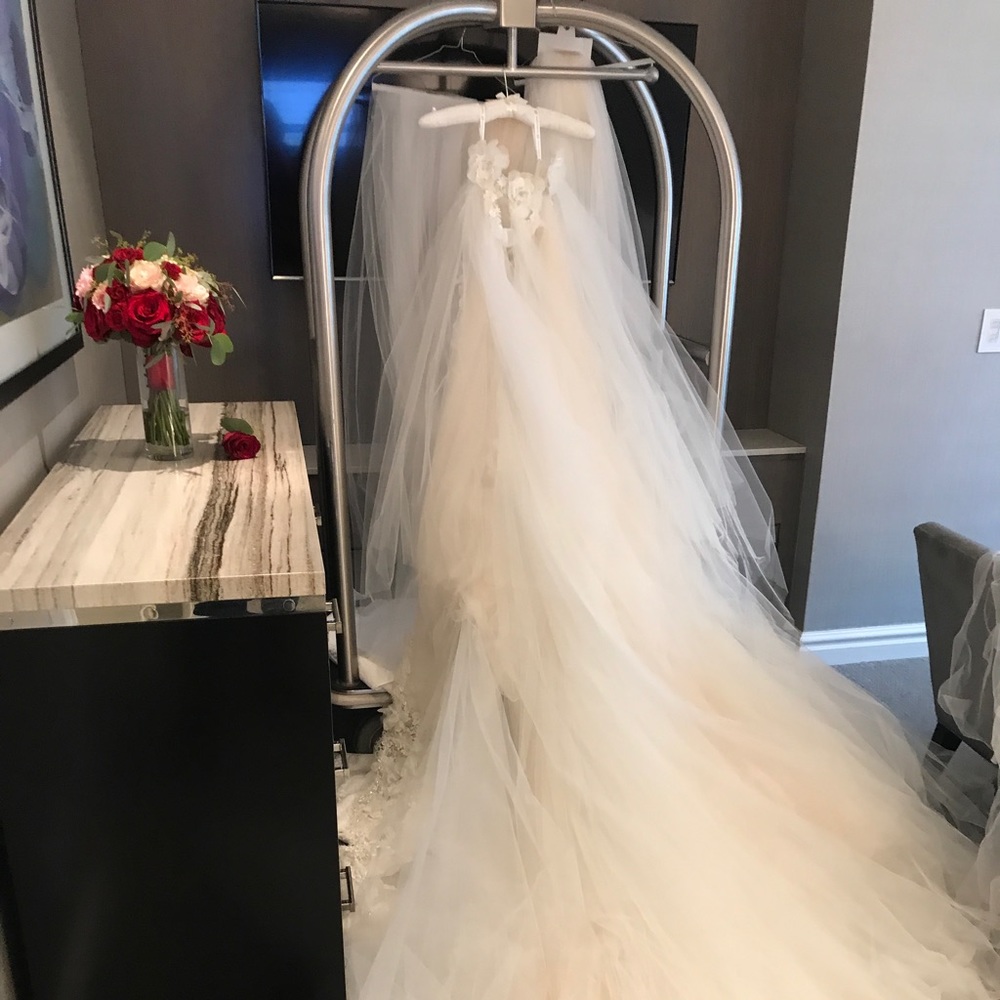 Galia Lahav train